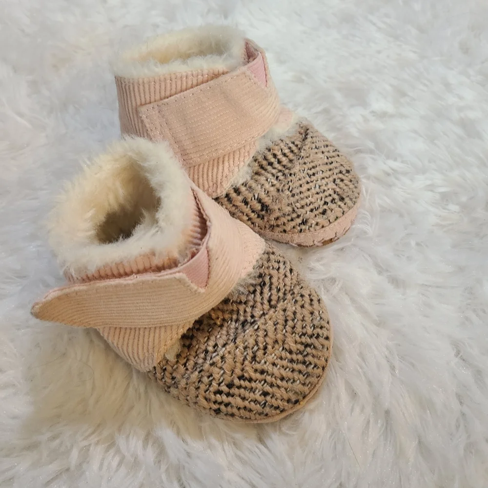Toms Sz 4 Faux Fur Lined Pink Crib Shoes
